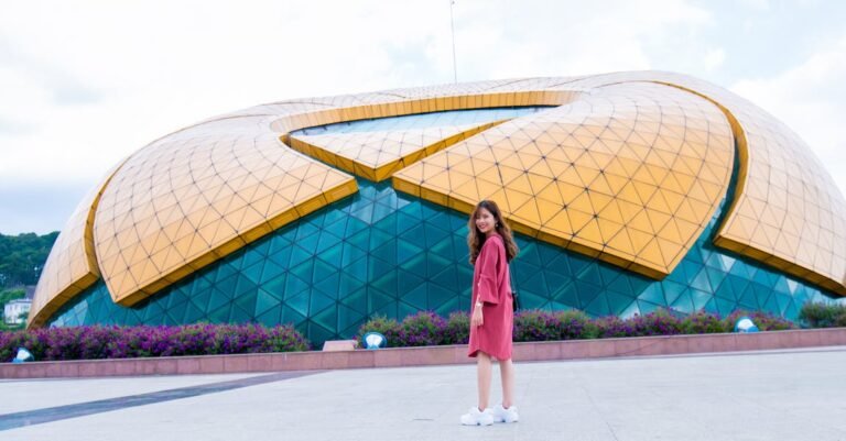 Want To Play Soccer Like The Pros? Check Out These Tips!