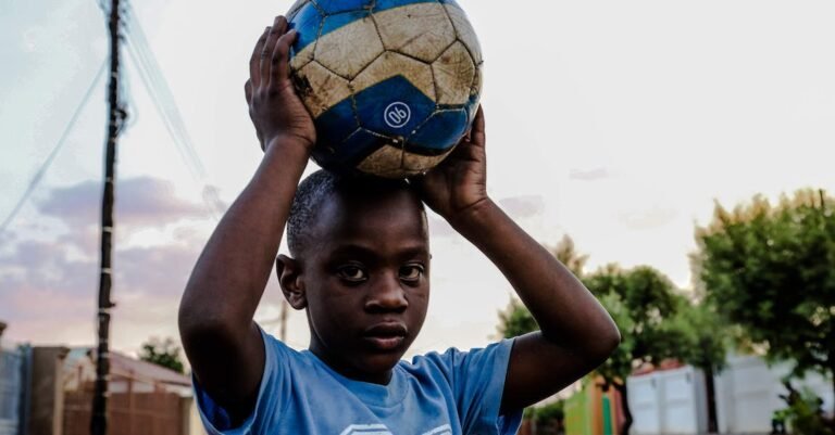 Want To Play Soccer Like The Pros? Check Out These Tips!